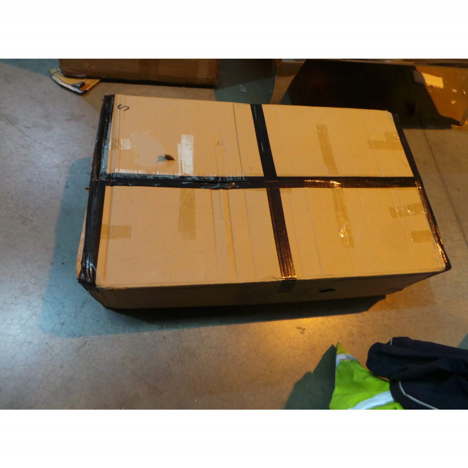 GRADE A2 Tiffany Black High Gloss Rectangular Coffee Table with LED