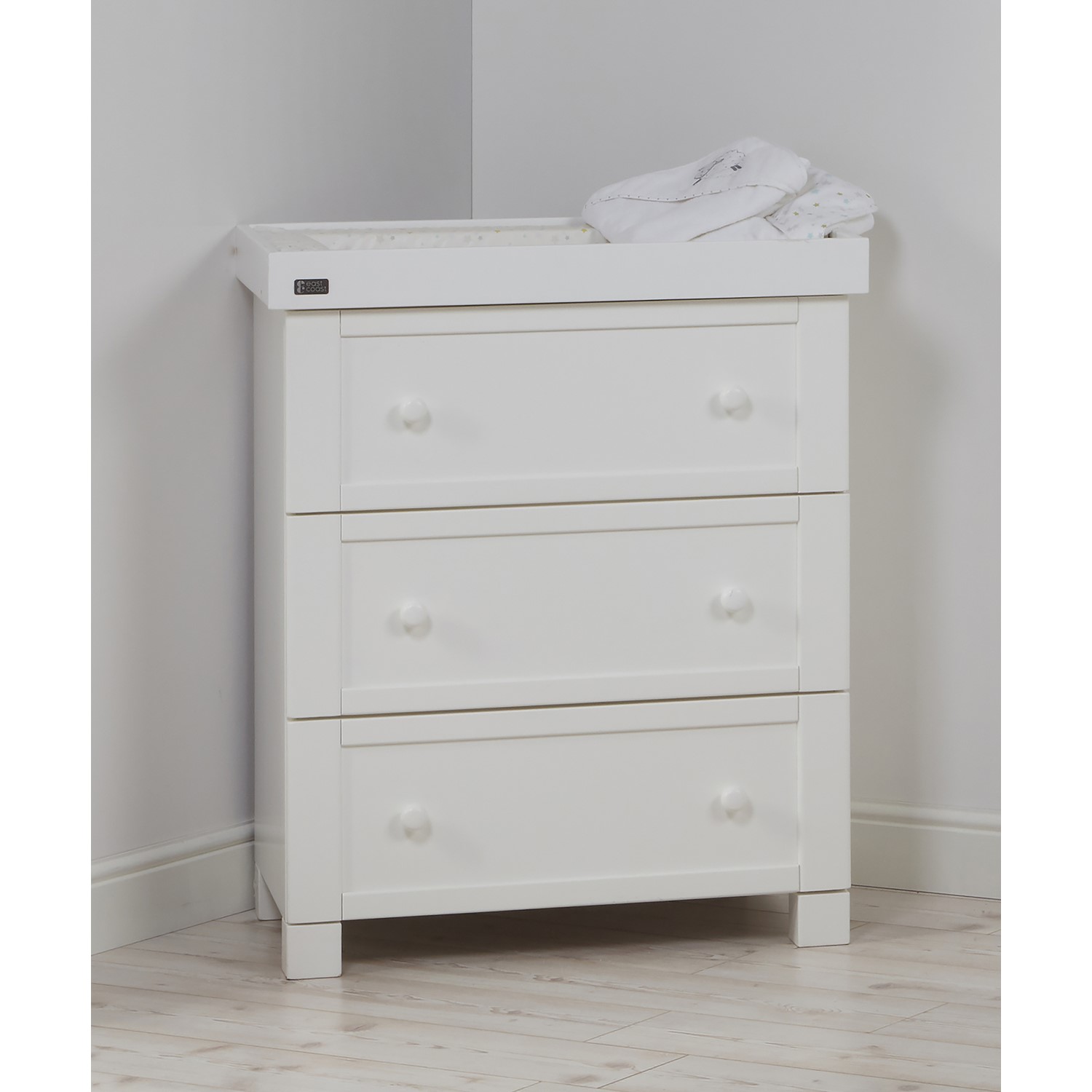 Photo of White changing unit with 3 drawers - east coast montreal