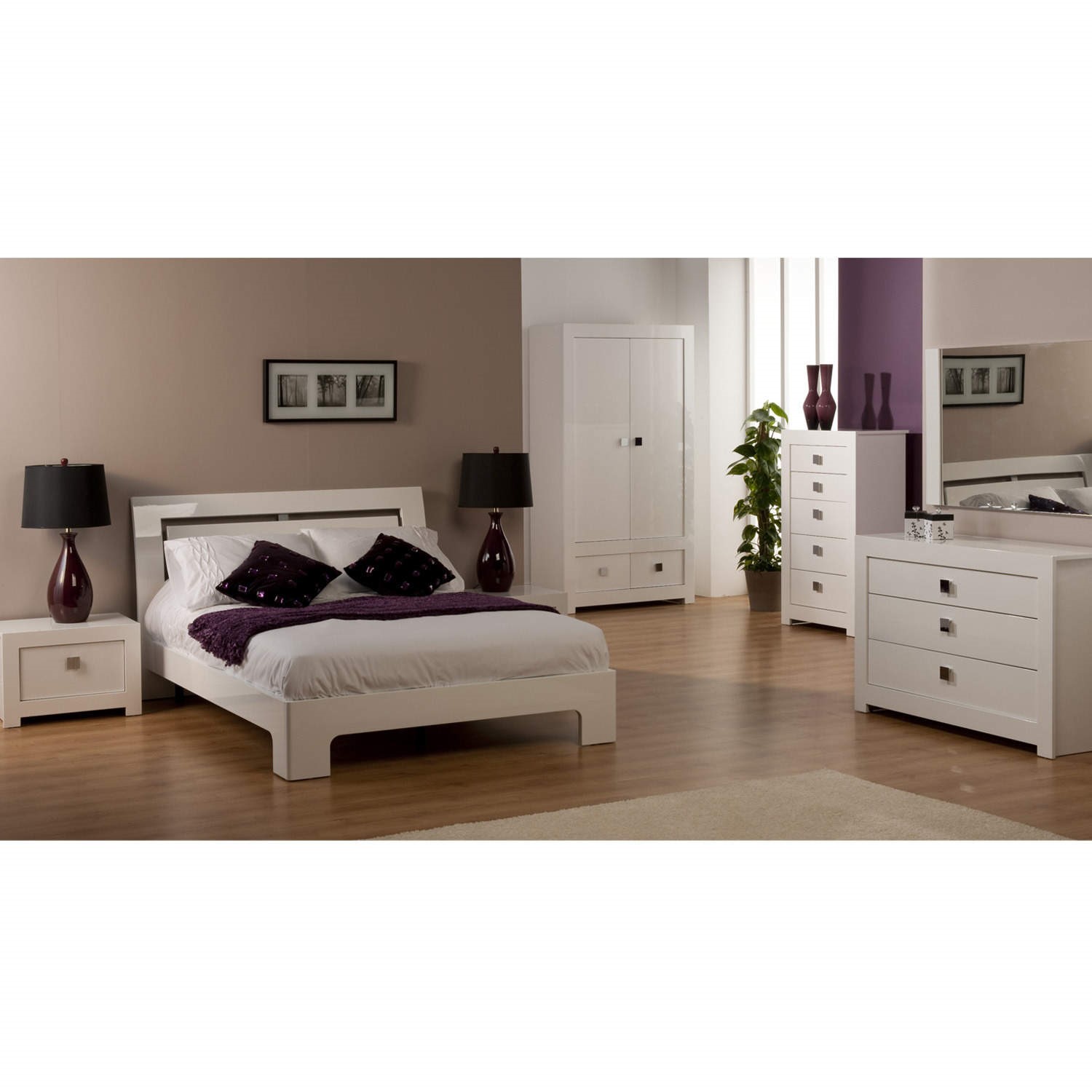 GRADE A1 World Furniture Bari High Gloss White Double Bed Furniture123