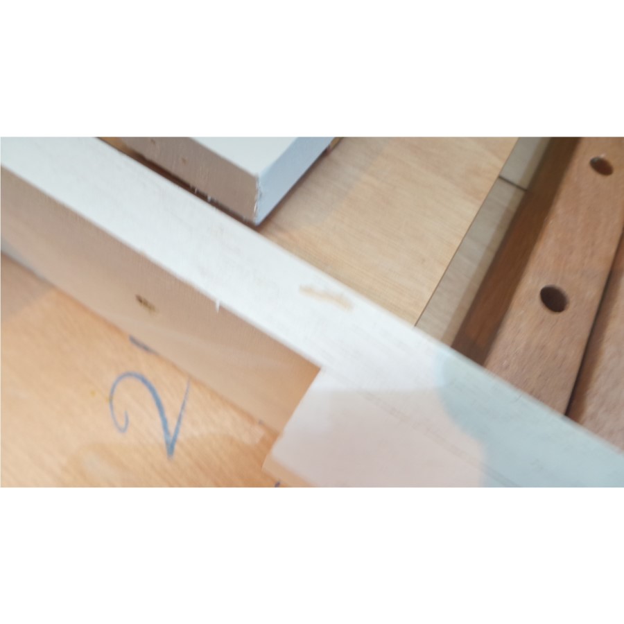 GRADE A3 - Rhode Island Extending round dining table