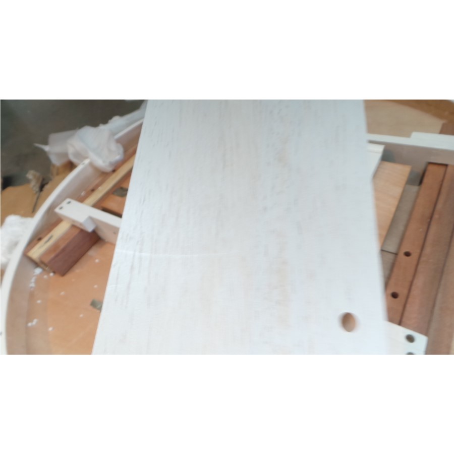 GRADE A3 - Rhode Island Extending round dining table