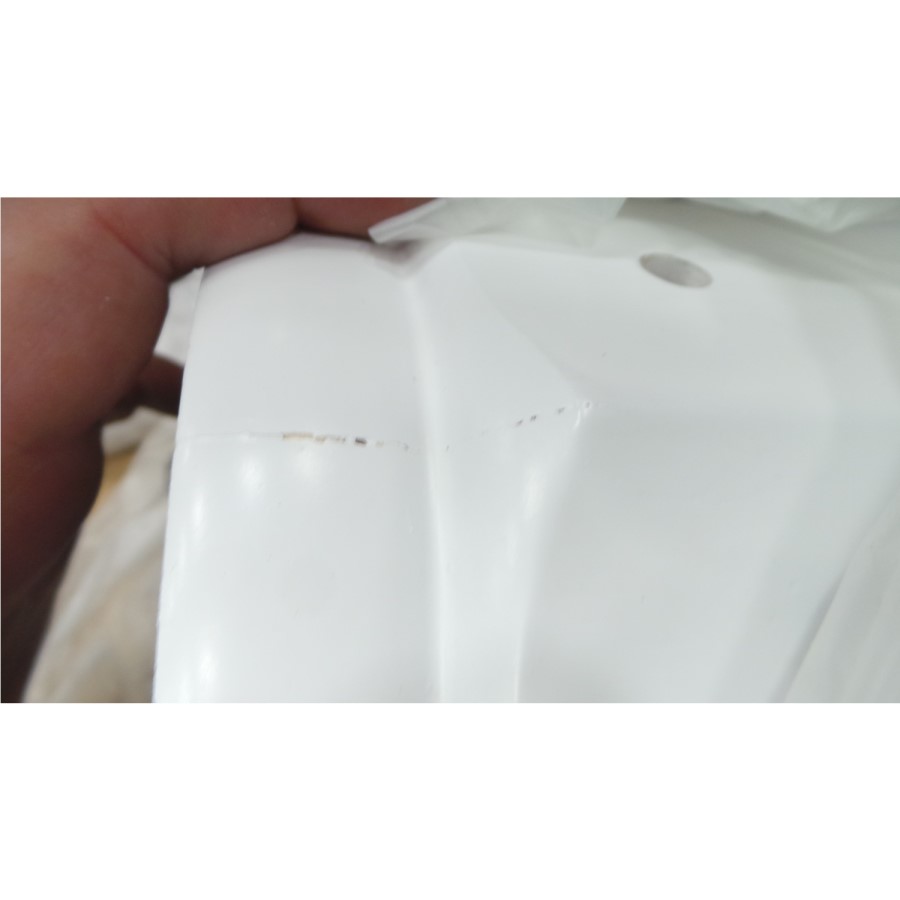 GRADE A2 - Rhode Island Extending Round 4 Seater Dining Table in White/Natural