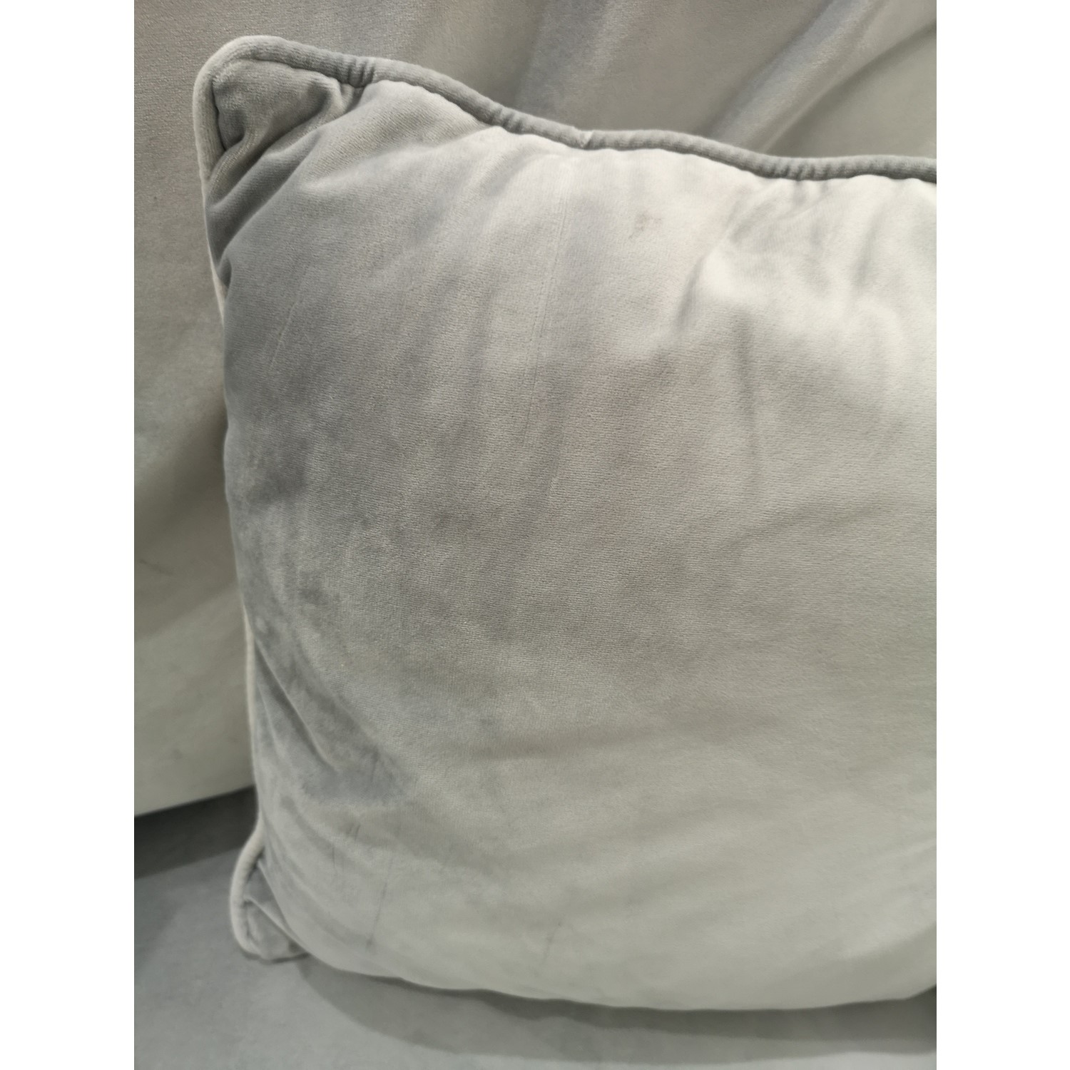 GRADE A2 Silver Grey Velvet Loveseat Payton Furniture123