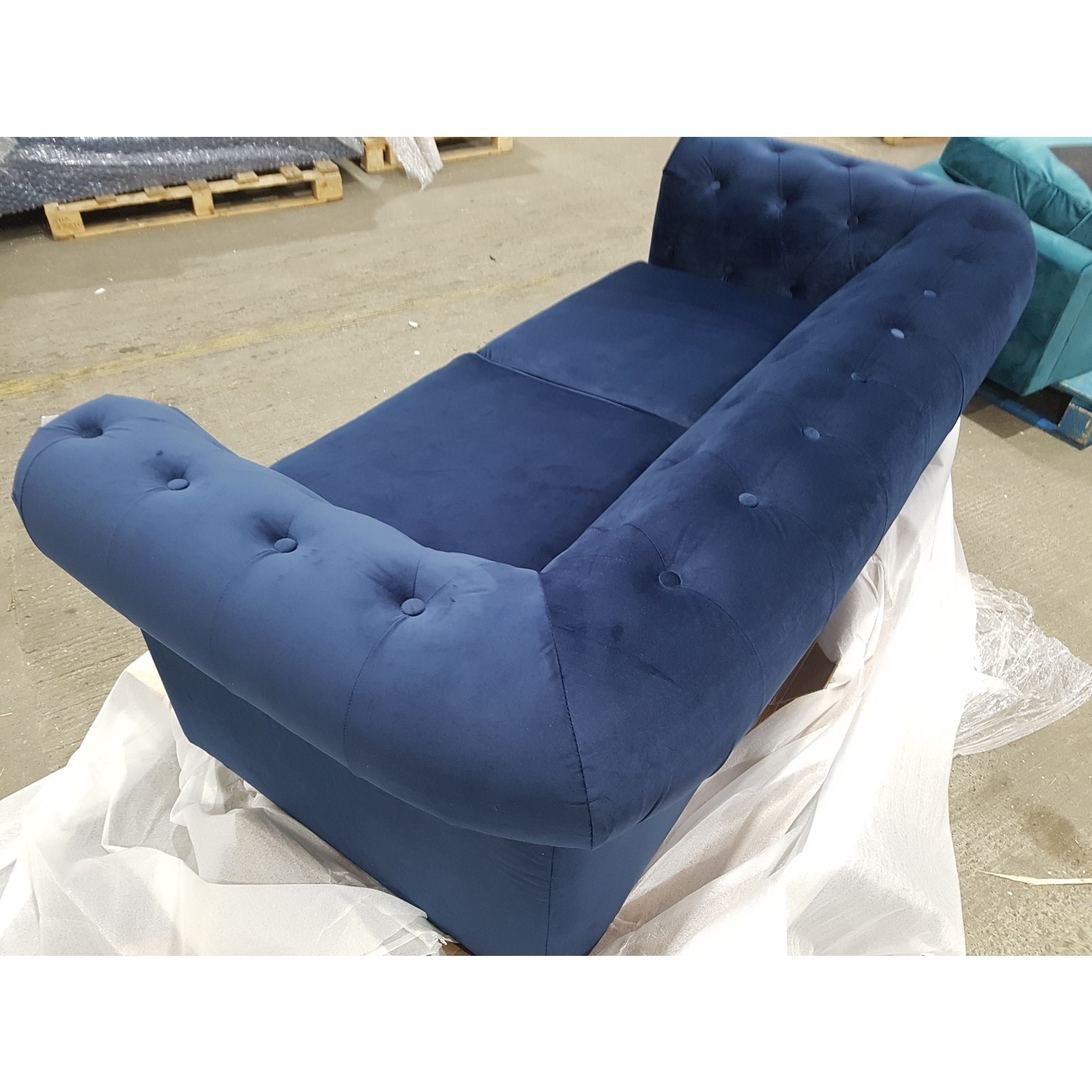 GRADE A2 Navy Blue Velvet Chesterfield Sofa Bed Seats 3 Double
