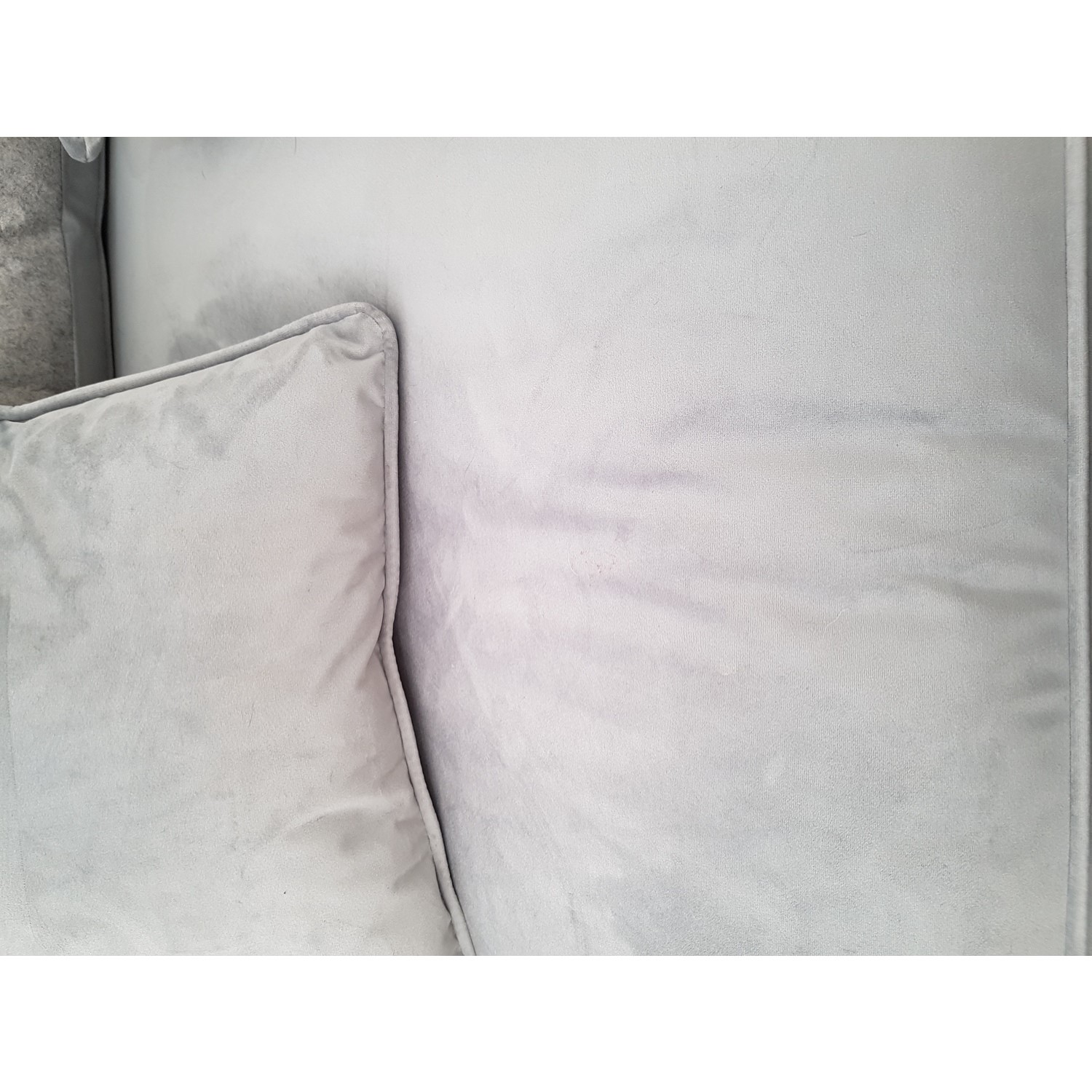 GRADE A2 Silver Grey Velvet Loveseat Payton Furniture123