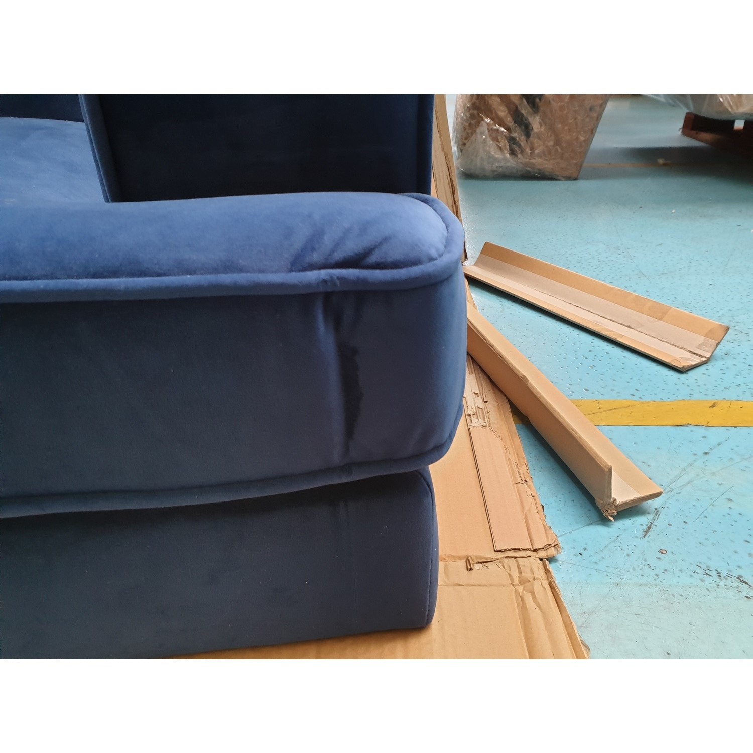GRADE A2 Chesterfield Sofa in Navy Blue Velvet 3 Seater Inez