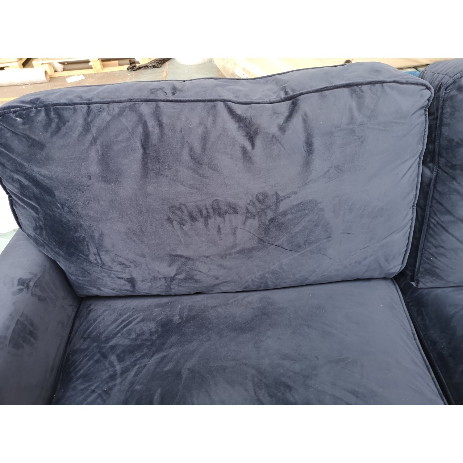 GRADE A2 Payton Dark Navy Blue Velvet 3 Seater Sofa Furniture123