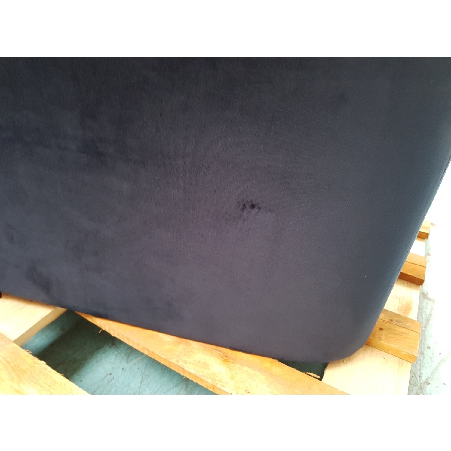 GRADE A2 Navy Blue Velvet Chesterfield Sofa Bed Seats 3 Double