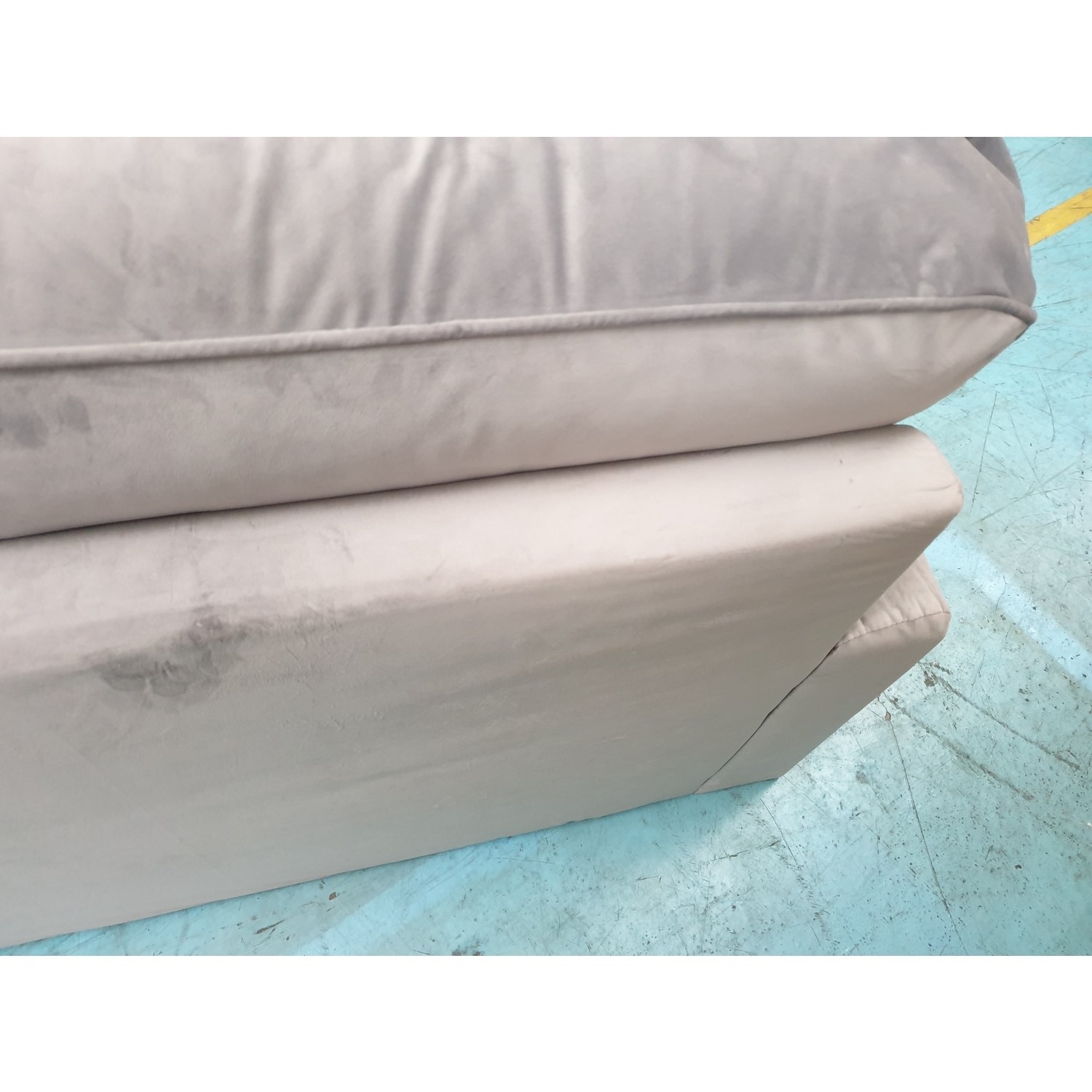 GRADE A2 Silver Grey Velvet Loveseat Payton Furniture123