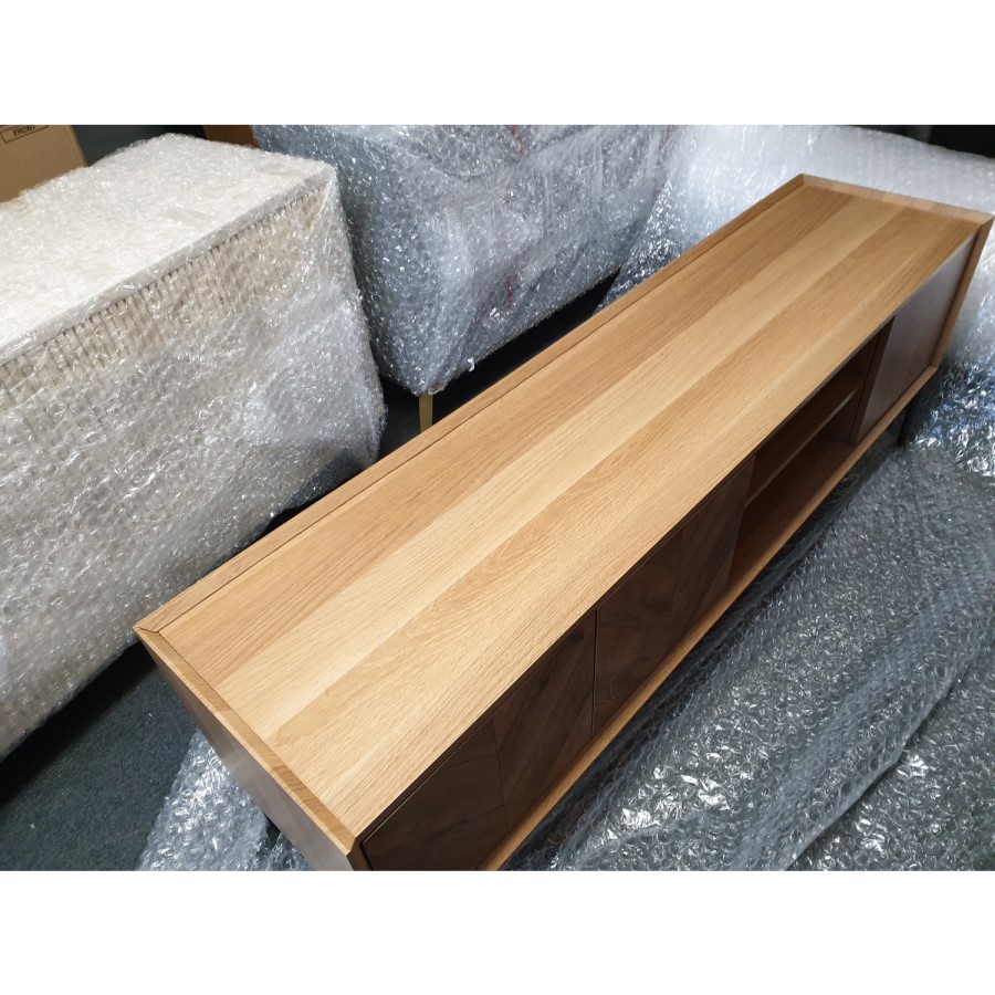 GRADE A2 - Chevron Solid Wood TV Stand with Storage - TV's up to 70" - Telsa