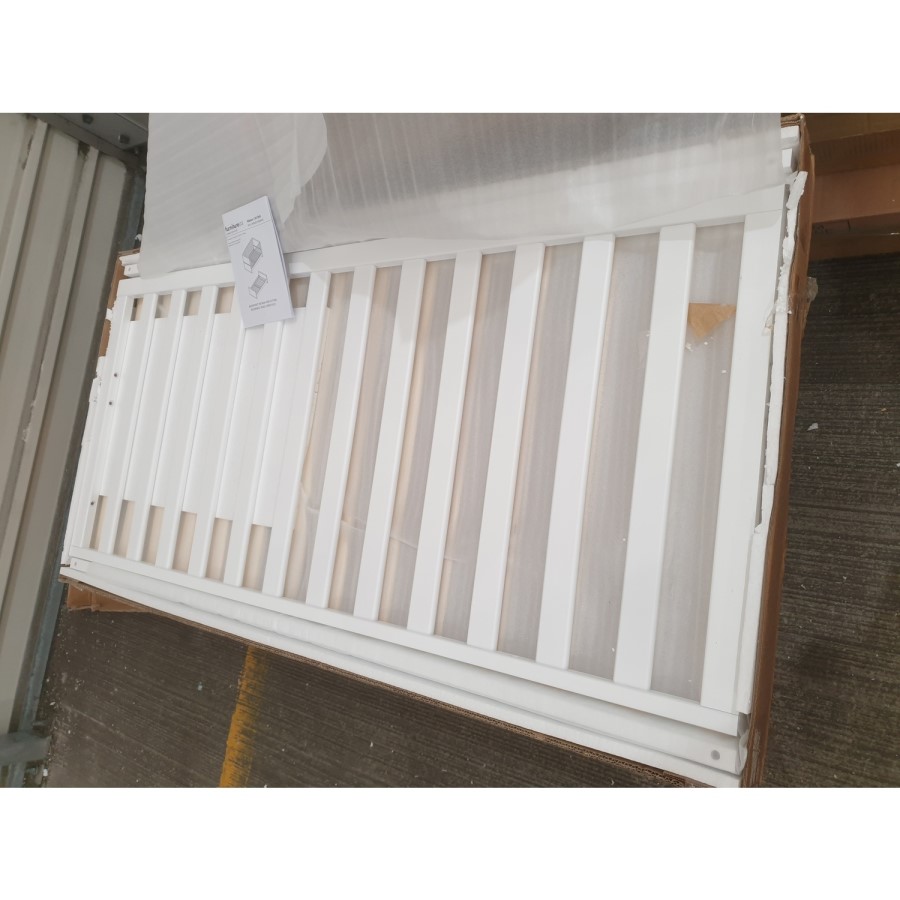 GRADE A2 - White Pine Wood Convertible 2-in-1 Cot Bed - Mason