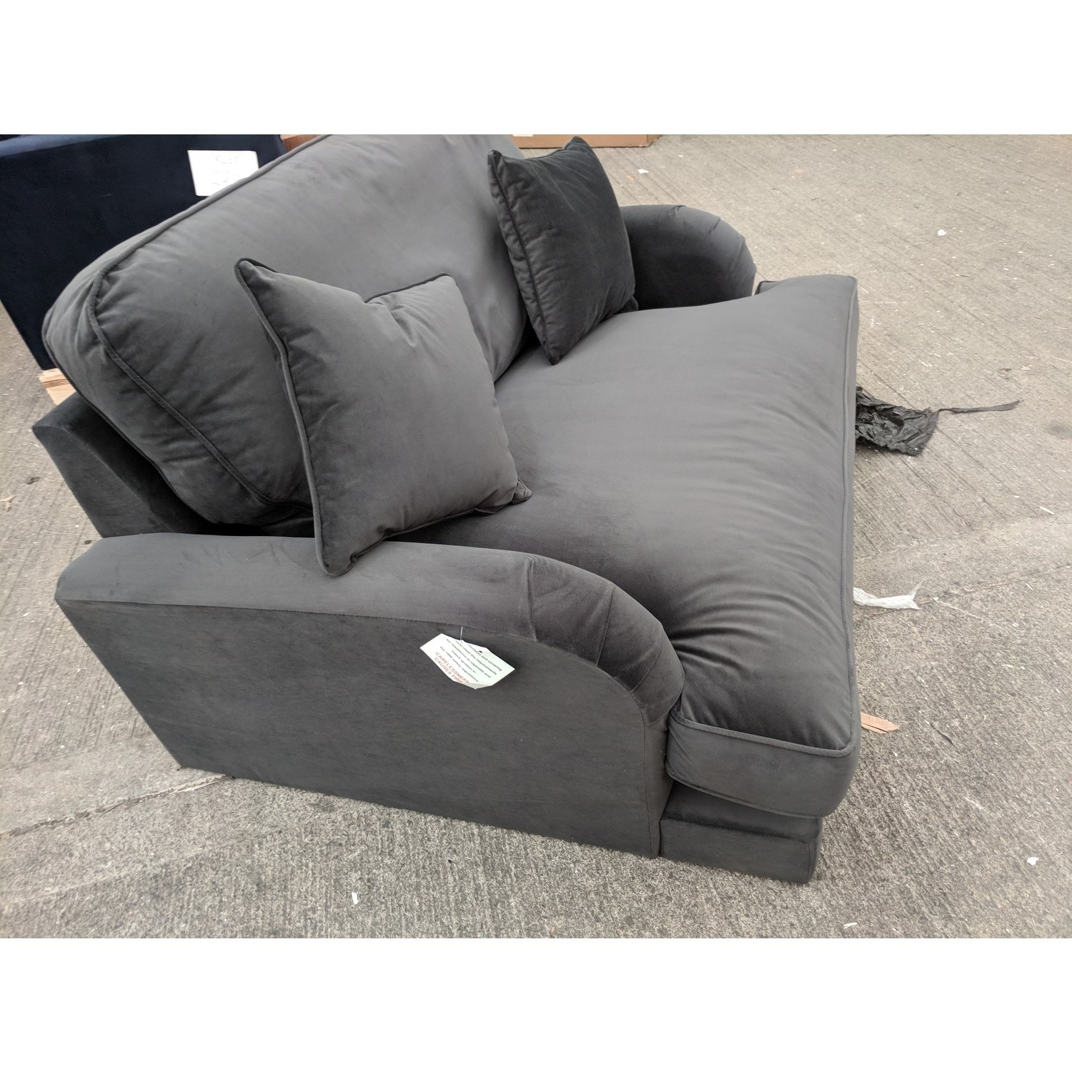 GRADE A2 Charcoal Grey Velvet Loveseat Payton Furniture123