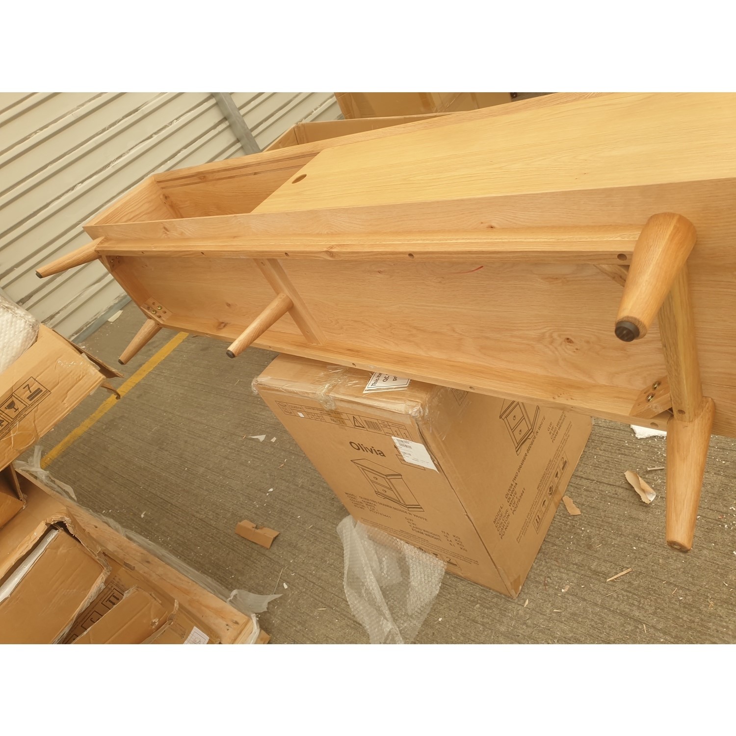 GRADE A2 Solid Oak TV Unit with Sliding Doors TV's up to 70