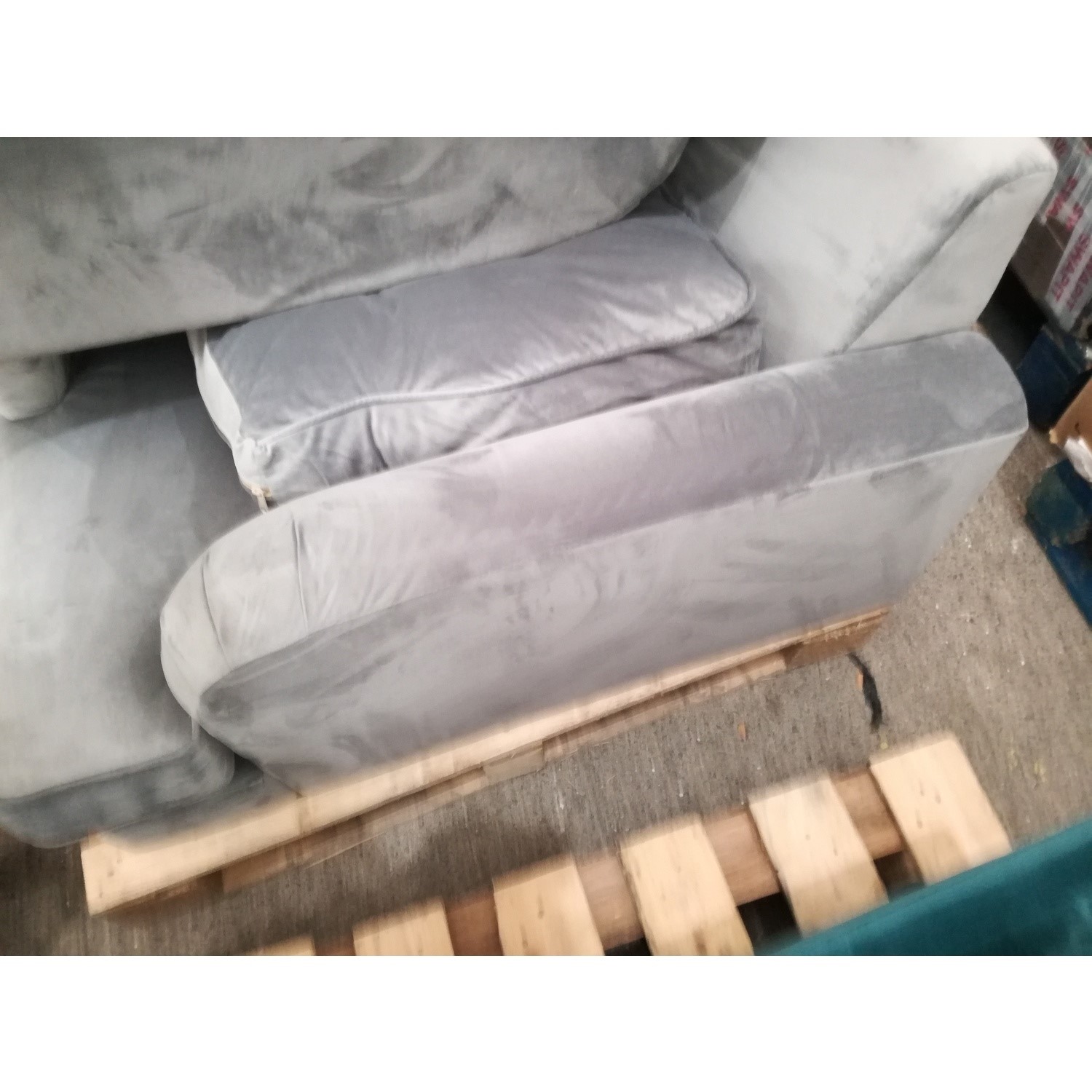 GRADE A2 Silver Grey Velvet Loveseat Payton Furniture123