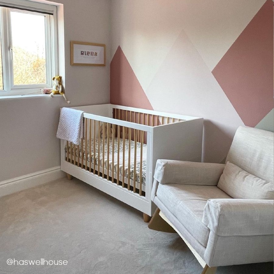 GRADE A2 - White Scandi Pine Wood Convertible Cot Bed - Astelle