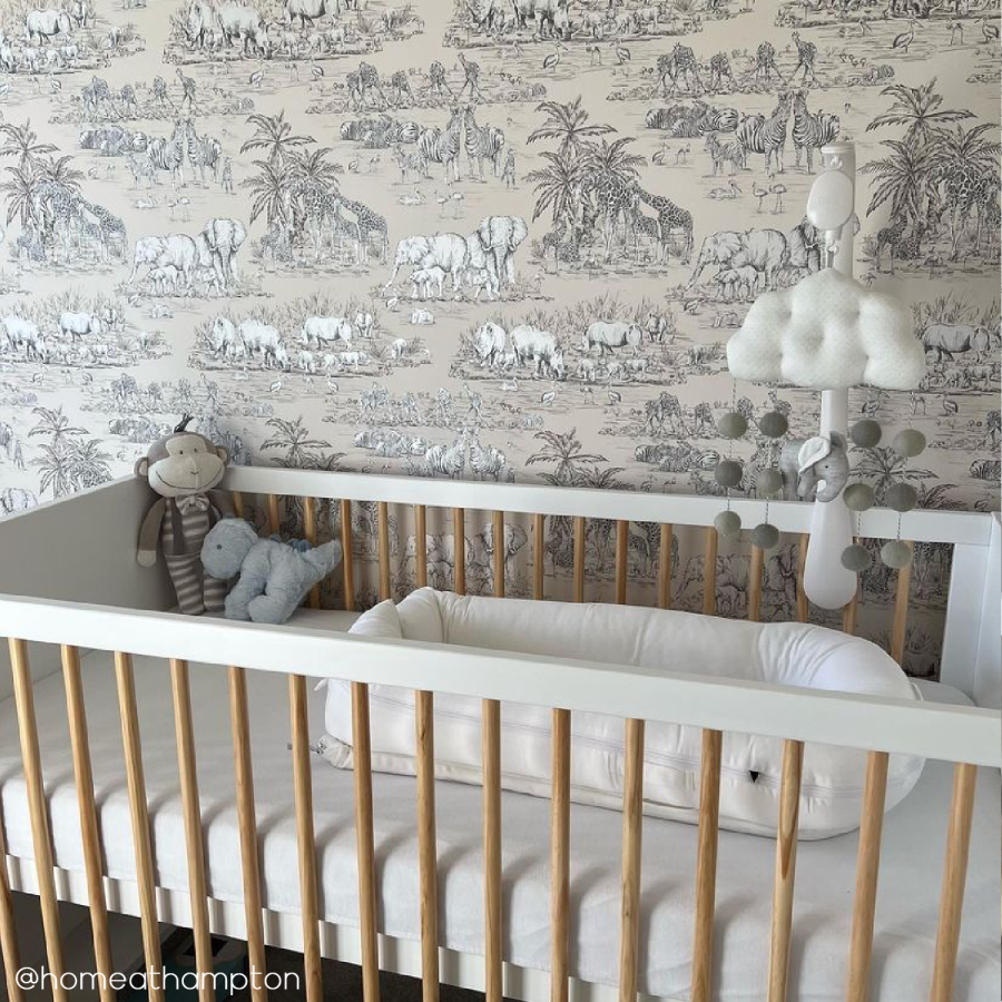GRADE A2 - White Scandi Pine Wood Convertible Cot Bed - Astelle