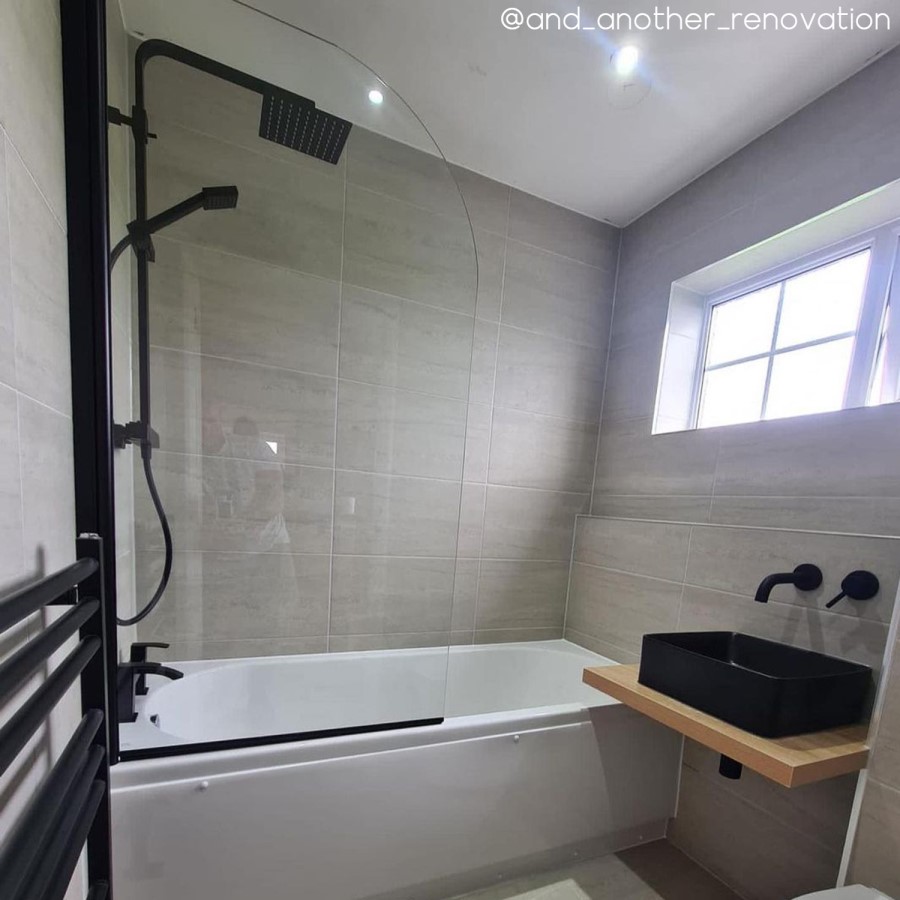 Single Ended Round Bath 1700 x 750mm with Front Panel and 1450mm Hinged Black Bath Screen - Alton