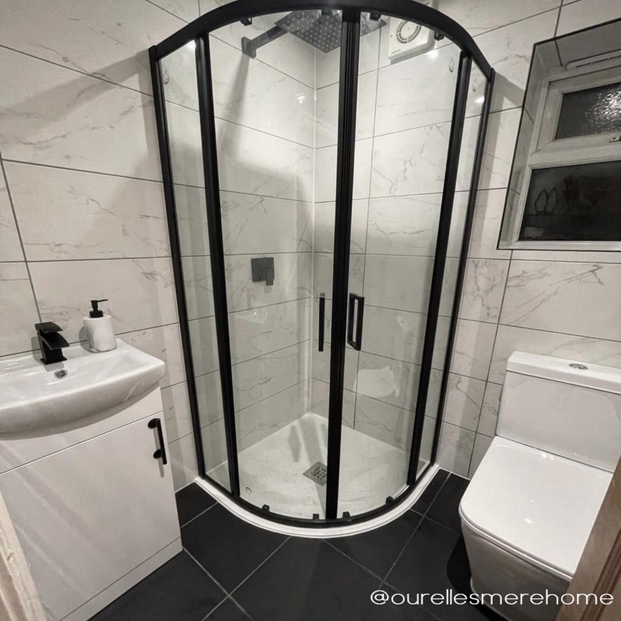 900mm Black  Quadrant Shower Enclosure with Premium Shower Tray- Pavo