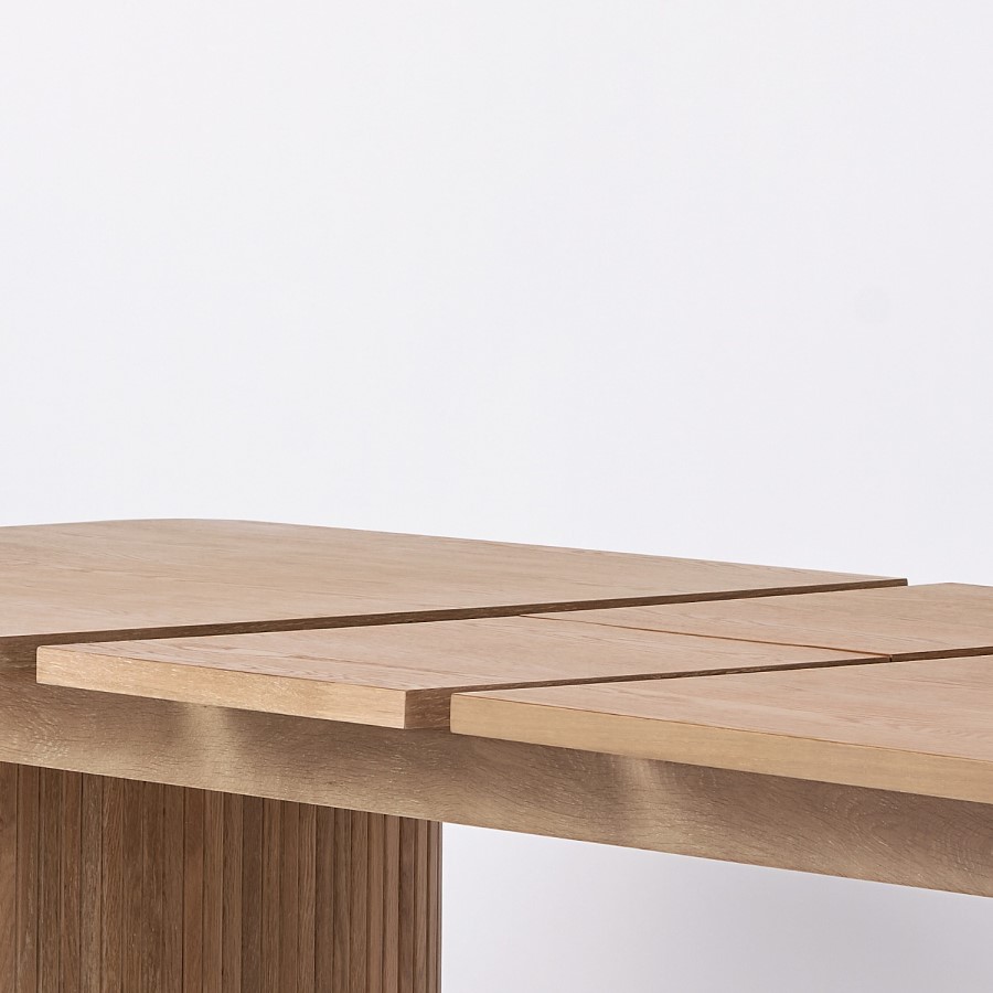 ONLY OPENED - Large Light Oak Extendable Dining Table - Seats 6-8 - Jarel