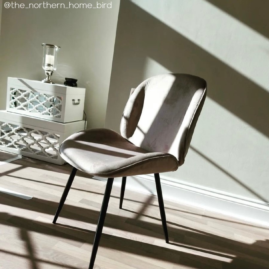 ONLY OPENED - Set of 2 Mink Velvet Dining Chairs with Black Legs - Jenna