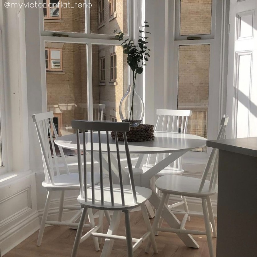 White Round Dining Table with 4 White Spindle Dining Chairs - Karie