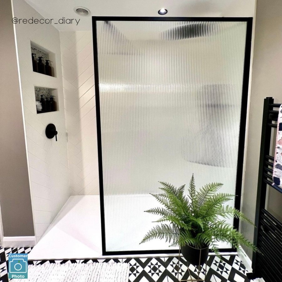 700mm Black Fluted Glass Wet Room Shower Screen - Volan