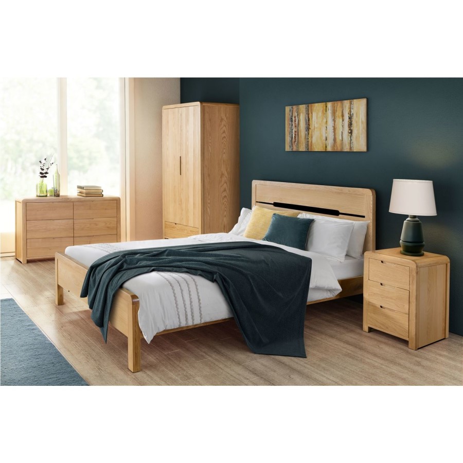 GRADE A1 - Julian Bowen Curve Oak 3+2 Drawer Chest of Drawers