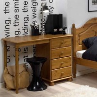 GRADE A2 - Light cosmetic damage - Steens Richmond Pine Single Pedestal Dressing Table