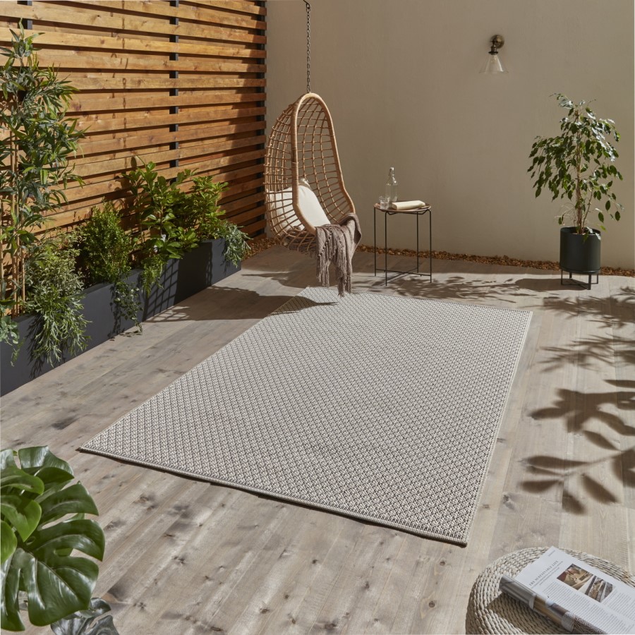 Stitch Indoor/Outdoor Ivory & Black Rug - 160x220cm