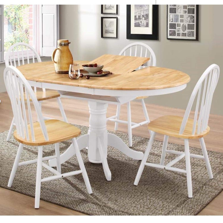 GRADE A1 - Rhode Island Solid Wood Extendable Round 6 Seater Dining Table in White/Natural