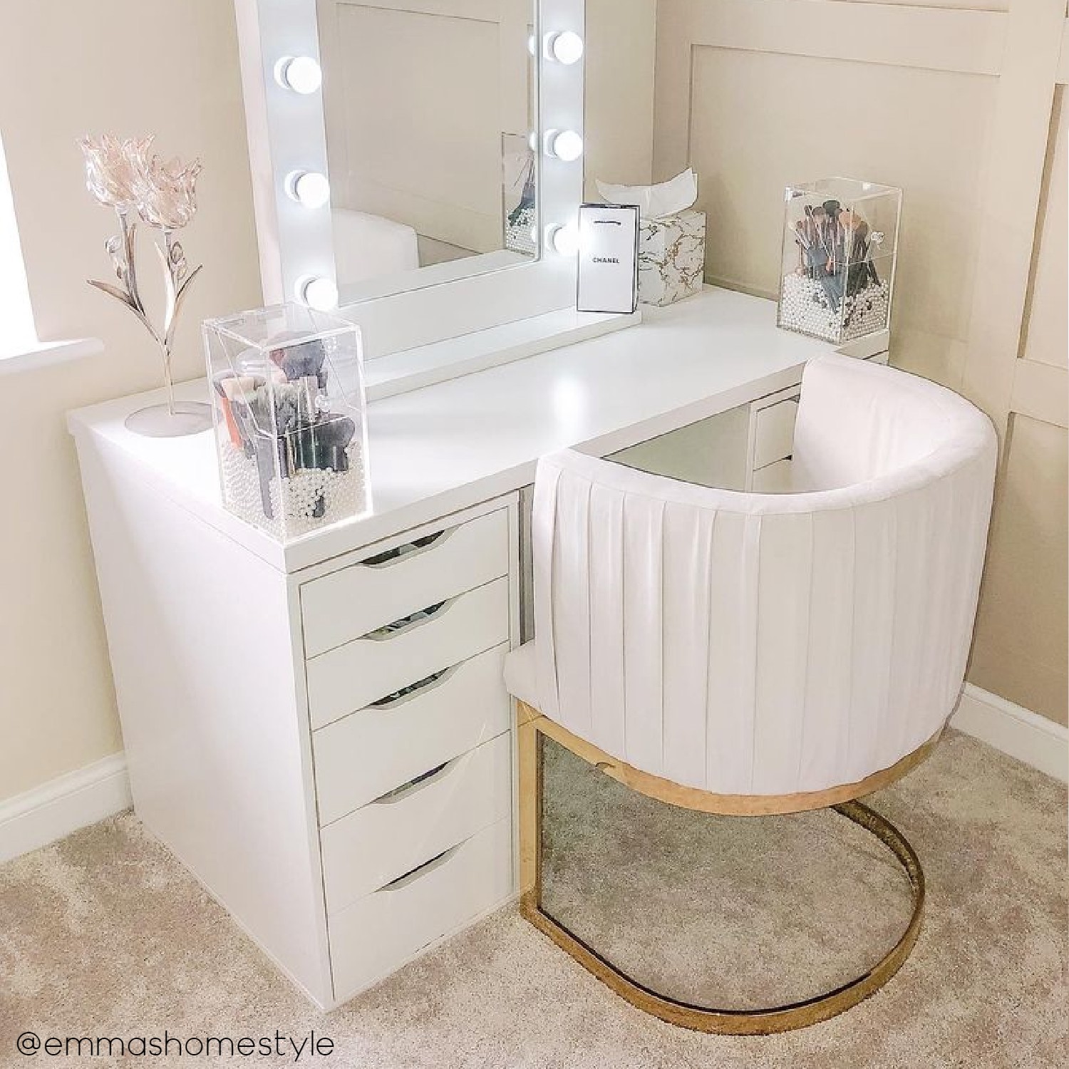 Off White Velvet Cantilever Dressing Table Chair with Gold Legs - Zelena - Furniture123 Off White Velvet Cantilever Dressing Table Chair with Gold Legs - Zelena - Furniture123